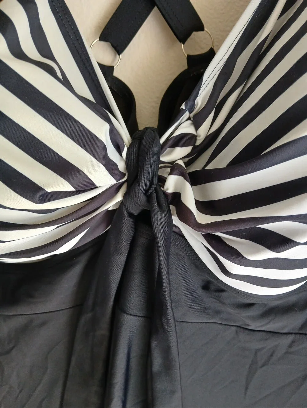 Bloom Chic Swim Top Size 26 Black White